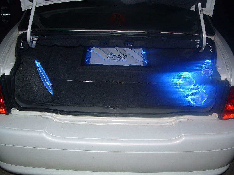 sorry about the blurr but the leds are VERY bright.  I have diamond d610d4 sub and diamond s500s mids up front