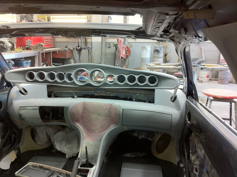 The motorise cluster in the out position. Which reveal 5 Alpine screens.