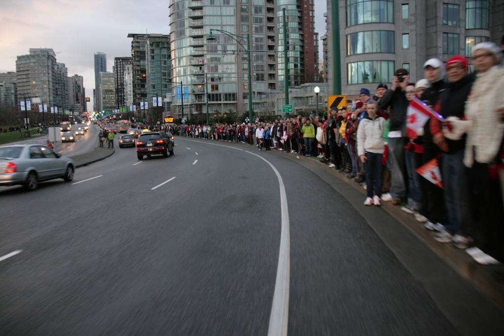 Coming into downtown from Stanley Park. People were already lined up half an hour early to see the torch!