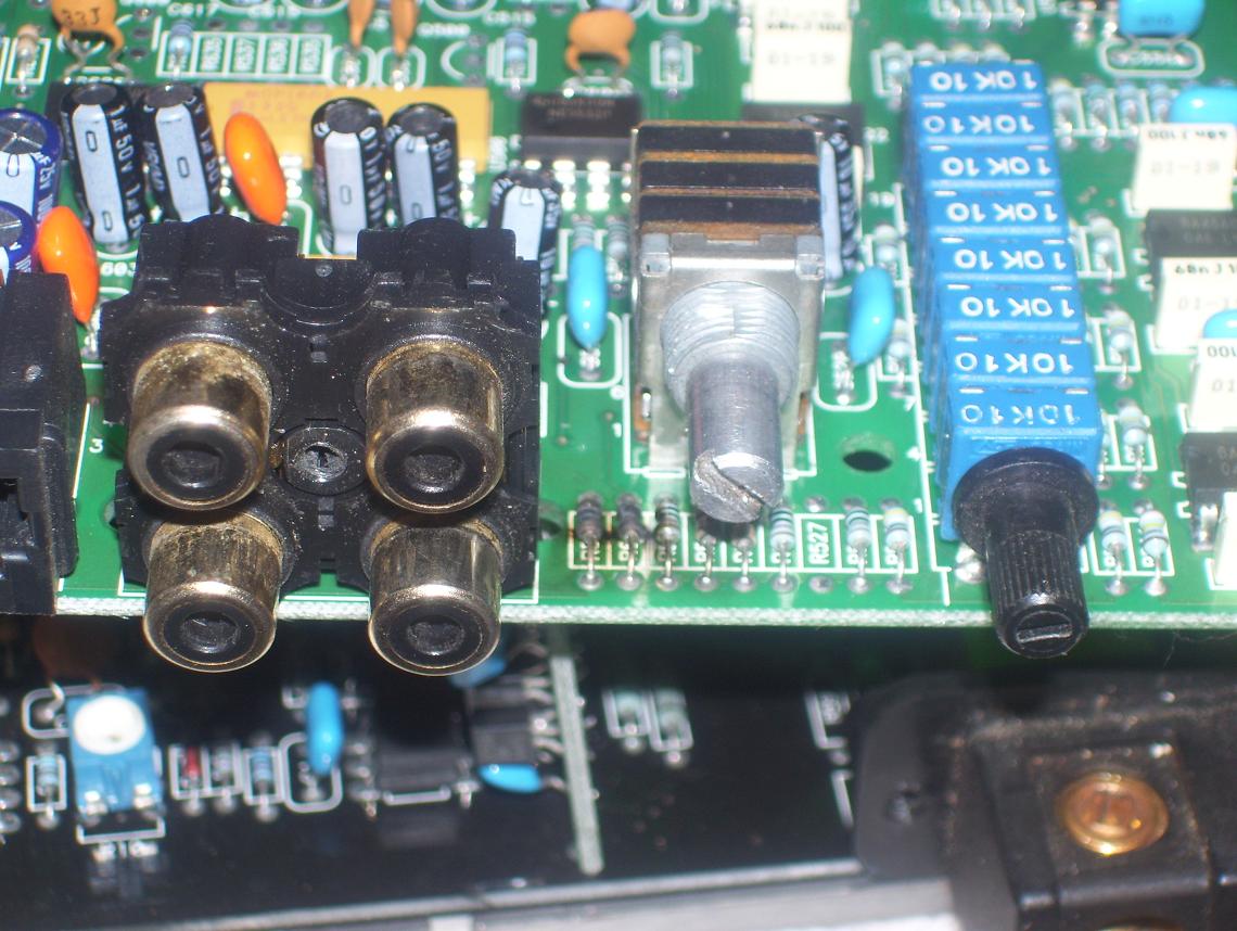 THE BURNED RESISTOR ARE ON THE SIDE OF THE RCA'S