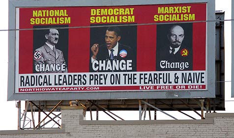 Hitler-Obama-Lenin-Plakat_nach_Protesten_entfernt-Skandalplakat_in_USA-Story-209996_476x280px_3_QpAVNvVtiHGAU.jpg
