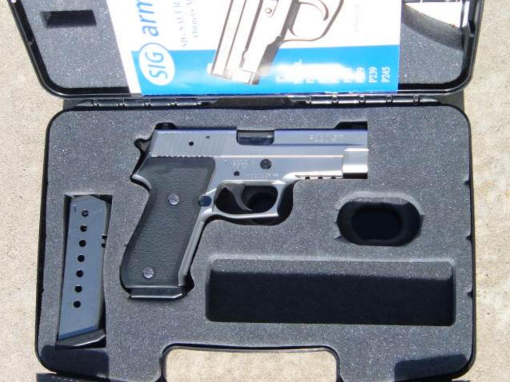 Mint in the box stock P220ST older frame