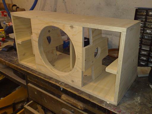 Lightweight but stiff cabinet with bracing