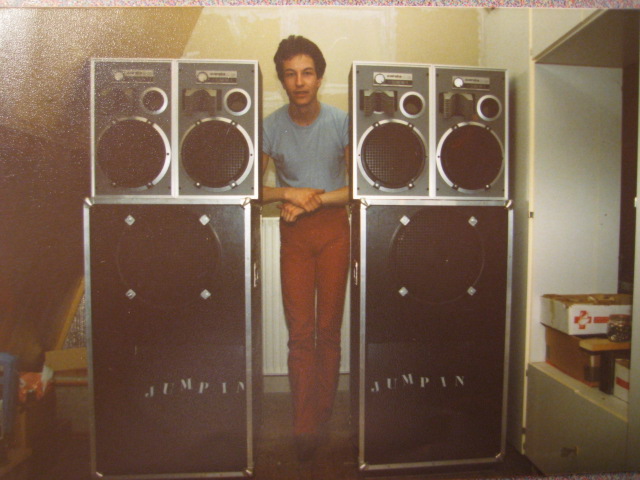 uuhhmmm.. skinny was the fashion see... My home-made basscabinets with RCF 15 inch drivers, with stock svenska fullrange speakers, active filtered by a nakamichi crossover.