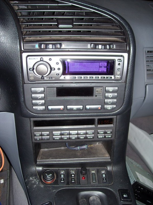 the money shot of the deck.  you can also see the lpl knob and aux in