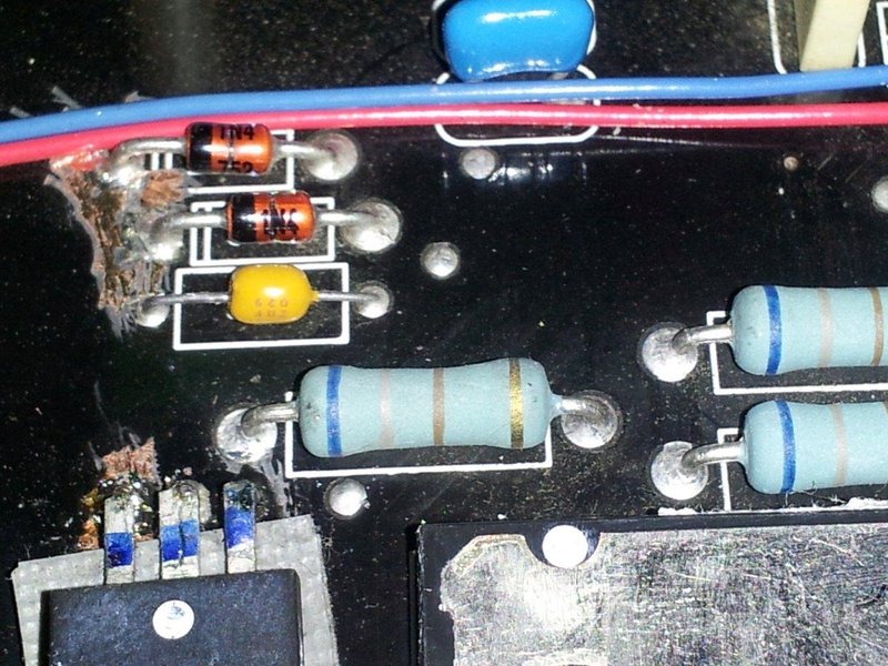 picture_of_other_unknown_cap_by_two_zener_diodes.jpg
