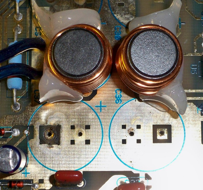 1000uf 50v caps, once I removed them I notice right away leakage. Again almost impossible to see when on board.