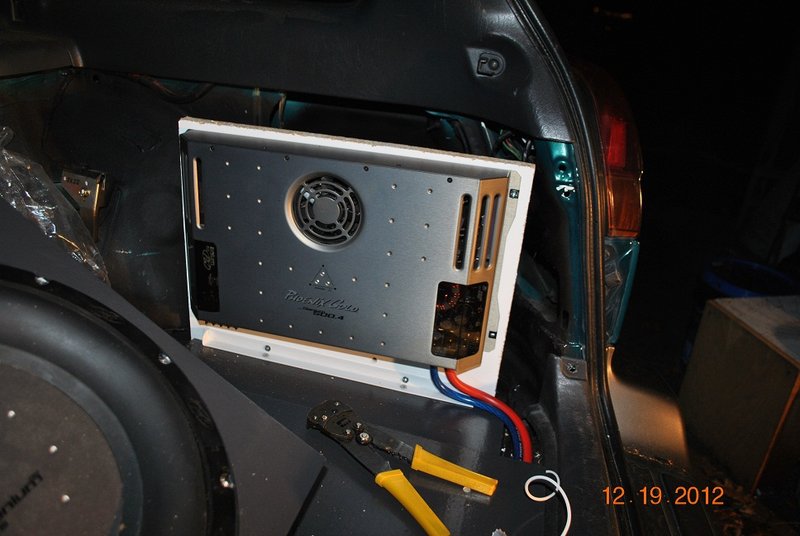added metal brace at bottom, solid fixture now