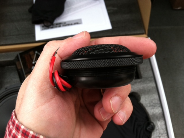 Side view of the tweeter. <br />Very well made tweeter...!
