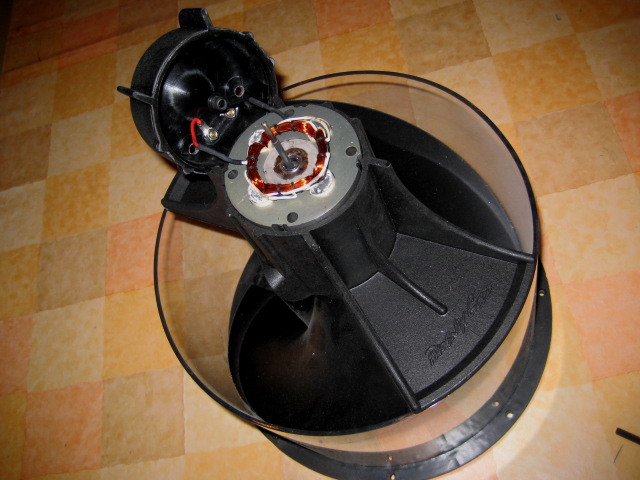 the top removed; be carefull with the leads; always move the coil around with caution, taking the coil in one- and the top in your other hand, supporting it with as little tension on the leads as possible.