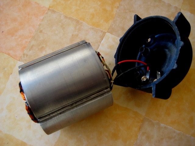 the coil with top cap. CAUTION; while putting it aside, be carefull not to damage the leads to the coil.