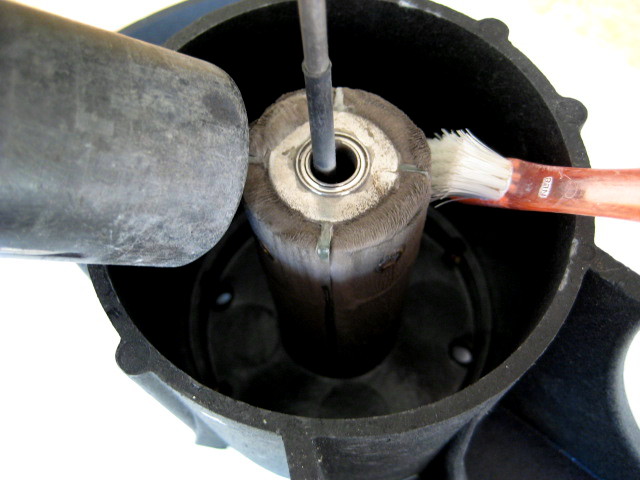 brush with a strong toothbrush while holding a vacuumcleaner close to it. CAREFULL; magnetic particles will be &amp;quot;catapulted &amp;quot;outwards.<br />Keep brushing upwards until the magnet is clean, then BLOW OUT WITH COMPRESSED AIR.
