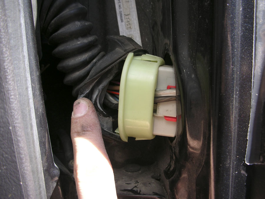 my wire lead to the new rsd 6's in the doors.  you can see the factory connector that left very little option,  fortunately I managed to feed it trough the side of the grommet,  protecting the wire, and leaving the factory connector in tact.