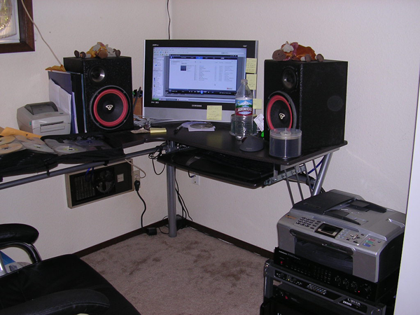 Desk Small.png