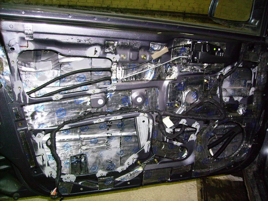 07 Damping of the door metal - 2 layers of different materials.jpg