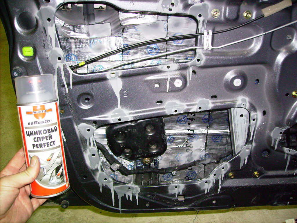 12 Holes for the screw-nuts are drilled and protected against corrosion with the Zn-spray.jpg