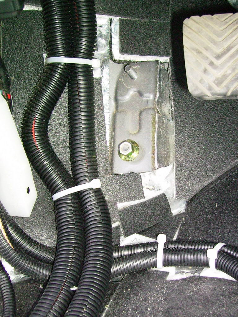 23 Signal and power cables are at the right angle to each other.jpg
