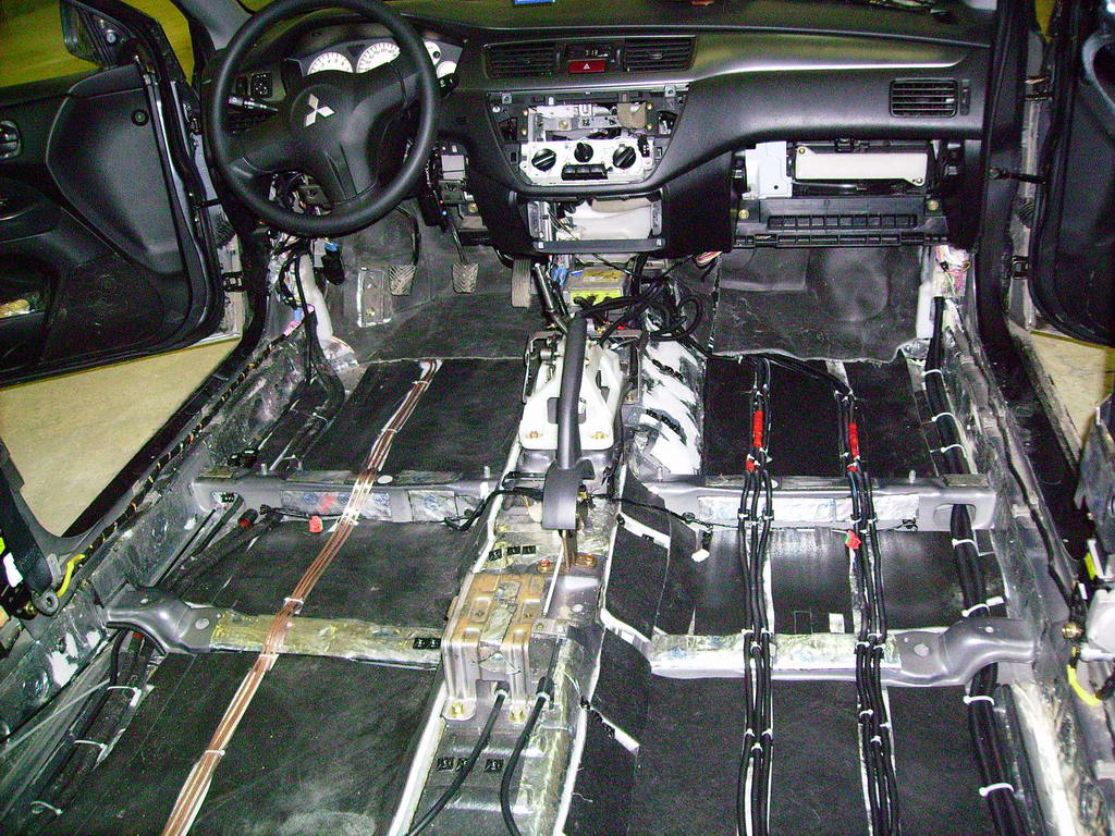 24 Routing the cables, from left to right - power, acoustic left, signal left, signal right, acoustic right. Signal cables are far away from acoustic and power cables, left channel signal cables.jpg