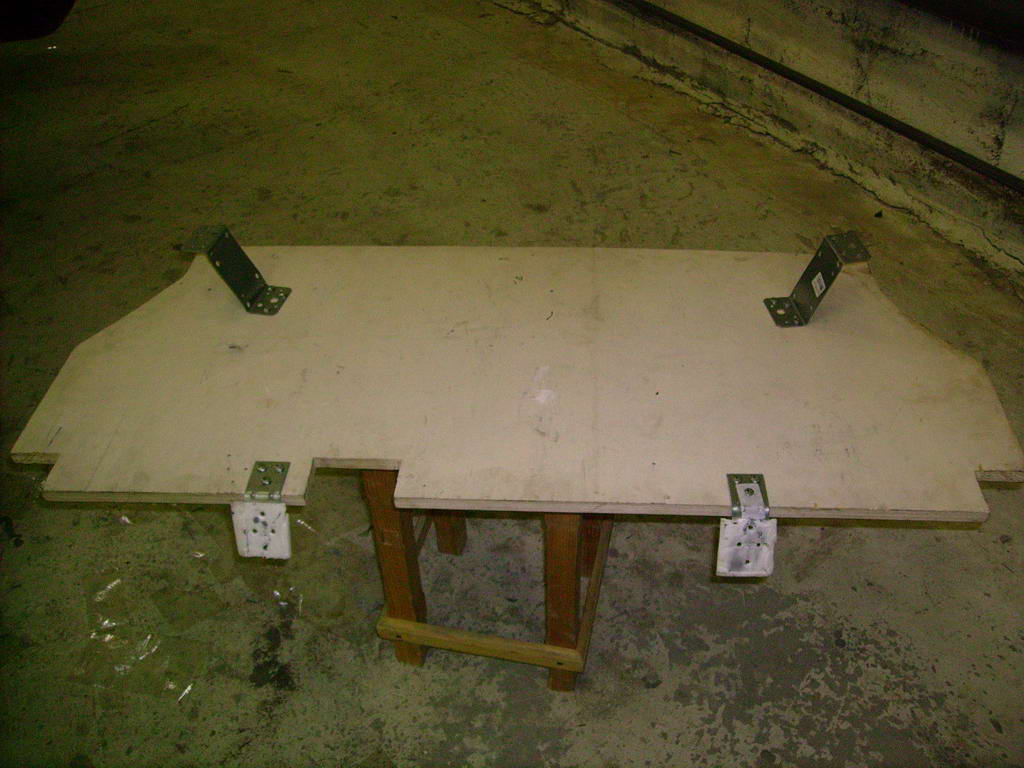 25 Mounting panel for amps, made of 18-mm thick ply-wood.jpg